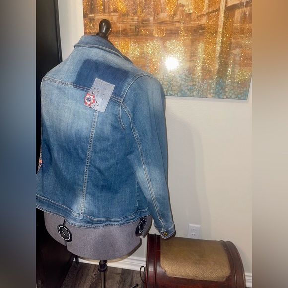 Plus size patchwork Jean jacket. 3x - Picture 5 of 10